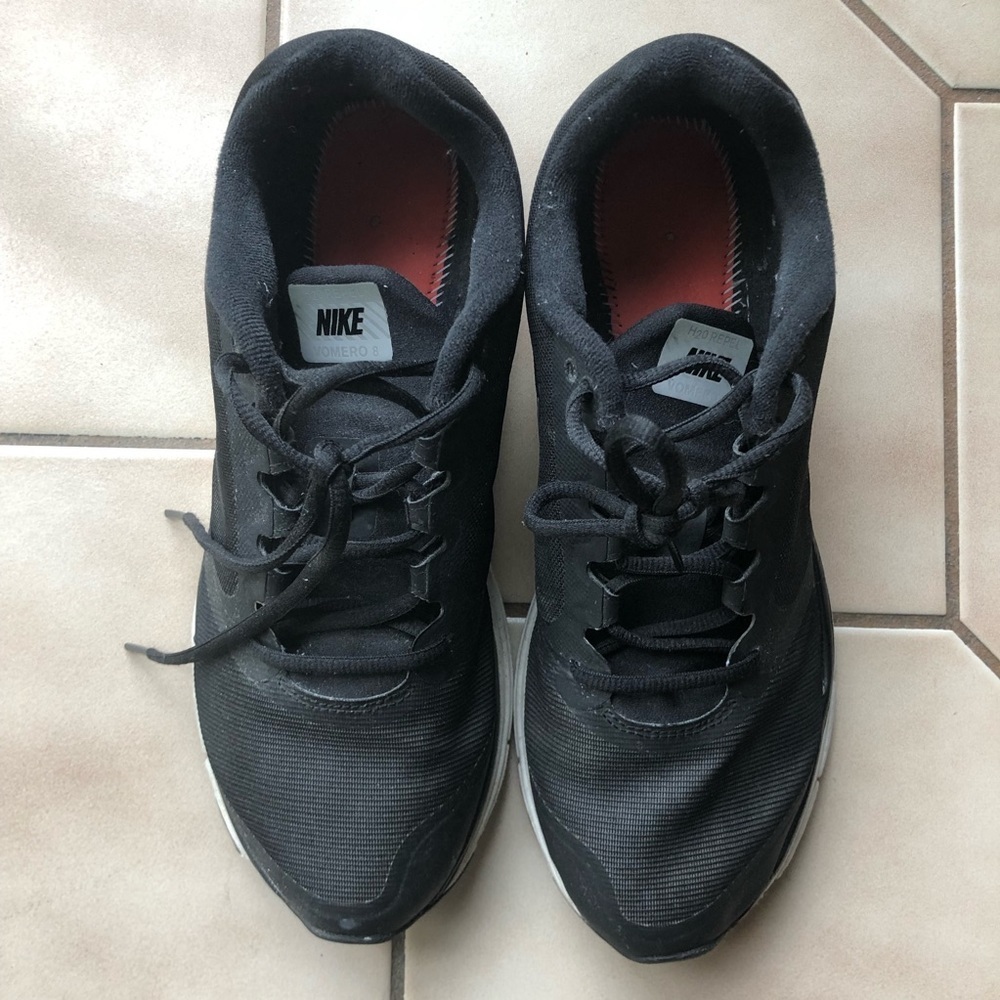 Mens Nike Vomero 8 size: 9